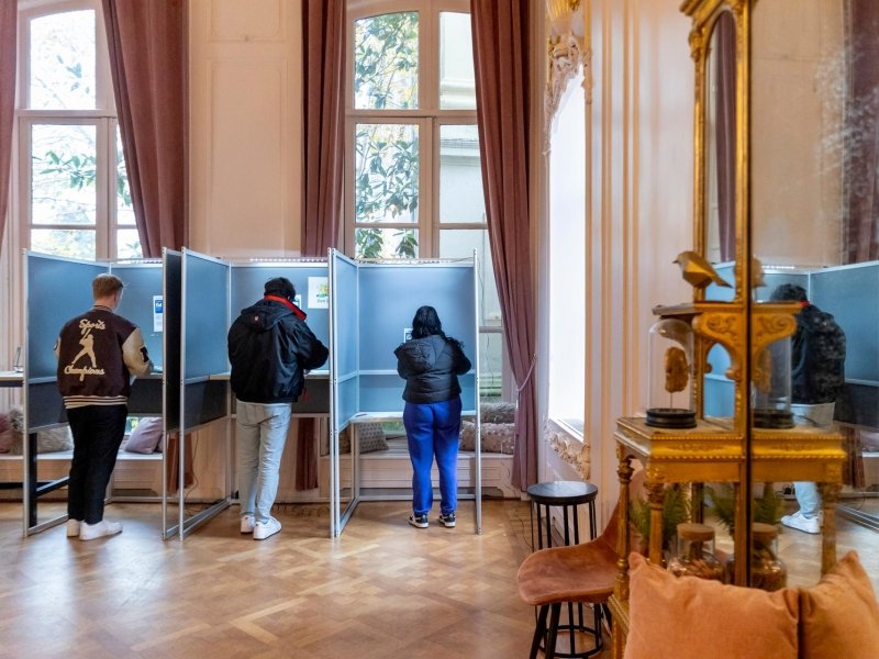 mensen die stemmen verkiezingen