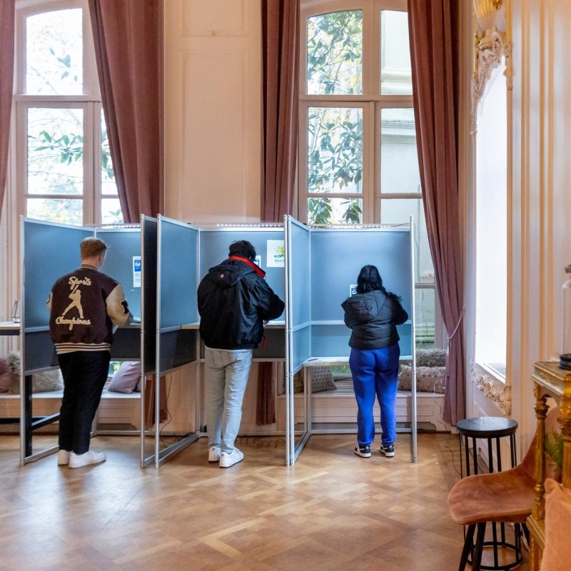 mensen die stemmen verkiezingen