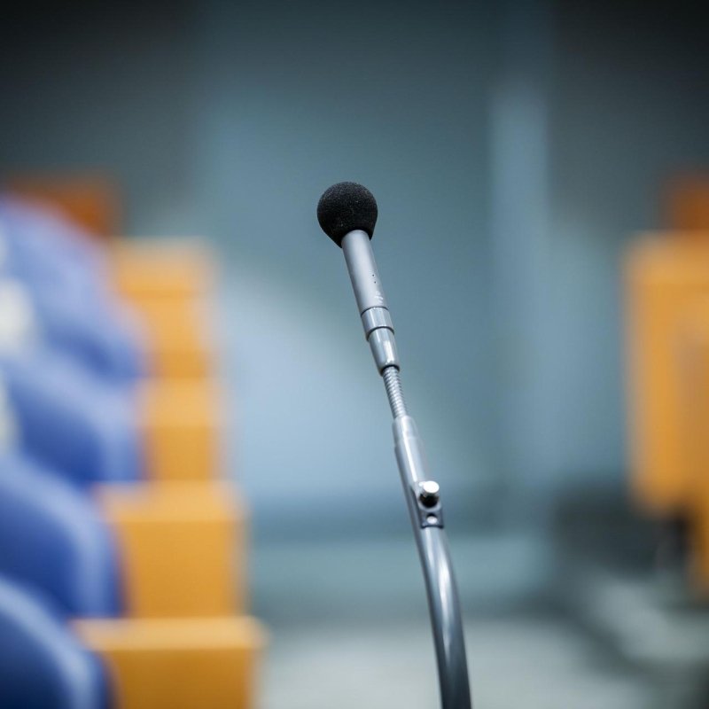 microfoon in tweede kamer v2